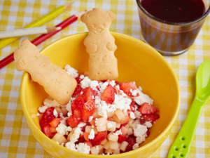 Sfecla cu fructe si biscuiti Sfecla cu fructe si biscuiti