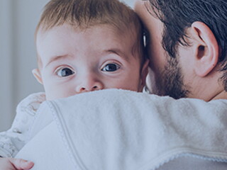 Cum poti ajuta refluxul bebelusului 