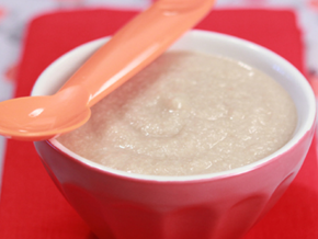 Prepara cu lapte cerealele pentru bebelusi Prepara cu lapte cerealele pentru bebelusi