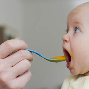 ghidul tau pentru introducerea alimentelor solide