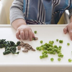 diversificare 6 luni cu alimente potrivite pentru bebe