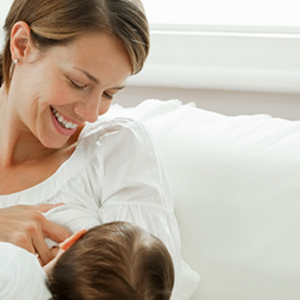 mama care alapteaza copilul mama care alapteaza copilul