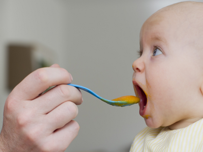 ghidul tau pentru introducerea alimentelor solide