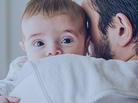 Cum poti ajuta refluxul bebelusului 