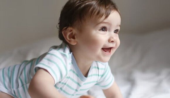 prim plan cu bebelus zambind prim plan cu bebelus zambind